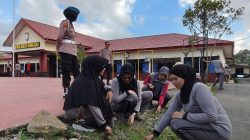 Personil Polres Sinjai Laksanakan Korvei Usai Apel Pagi, Peduli lingkungan