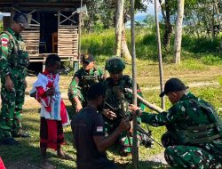 Satgas Yonif 645/GTY dan Koramil Kobakma Kobarkan Semangat Merah Putih di Mamberamo Tengah
