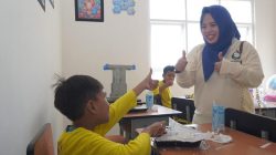 Bentuk Kepedulian,PWP Kilang Balongan Bagikan Makan Siang Bergizi ke Siswa SLB