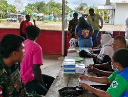 Satgas Yonif 645 / GTY Laksanakan Kegiatan Posyandu Bersama Puskesmas Airu