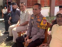 Layat ke Rumah duka Warga,Kapolsek Sinjai Timur Imbau Warga Pasang Bendera Merah Putih