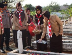 Kapolres Lampung Utara Pimpin Ziarah Makam Pahlawan di Momen Hari Pramuka ke-65