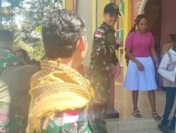 Satgas Pamtas RI-PNG Kewilayahan Yonif 645/GTY Ibadah bersama Masyarakat di Gereja Santo Paulus Walesi