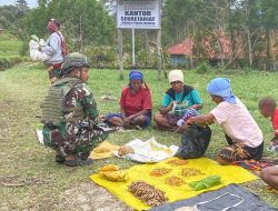 Satgas Pamtas RI-PNG Kewilayahan Yonif 645/Gty Perkuat Ekonomi Warga Distrik Eragayam
