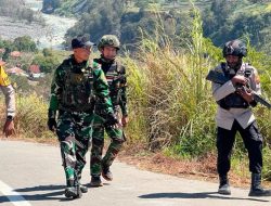 Sinergitas TNI-Polri di Papua, Patroli Bersama Jaga Kamtibmas