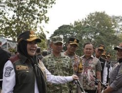 Wali Kota Eva Dwiana Tutup Kemah Bhakti Linmas Kota Bandar Lampung