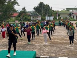 Semarakan HUT ke-81 TNI, Satgas Yonarmed 13/Nanggala Senam Bersama Masyarakat